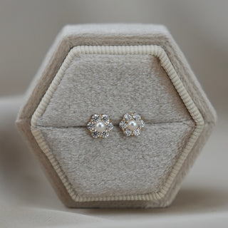 14k Gold Pearl Flower Earrings